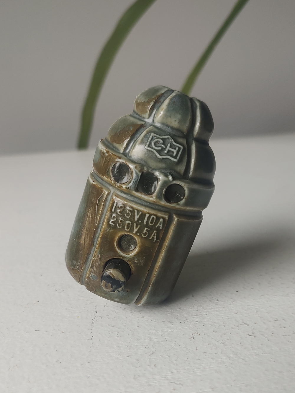 Vintage Cutler-Hammer Enamelled Porcelain Light Socket